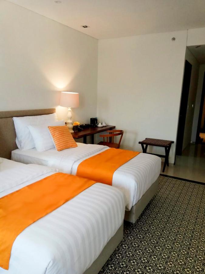 M Hotel Sorong Exterior photo