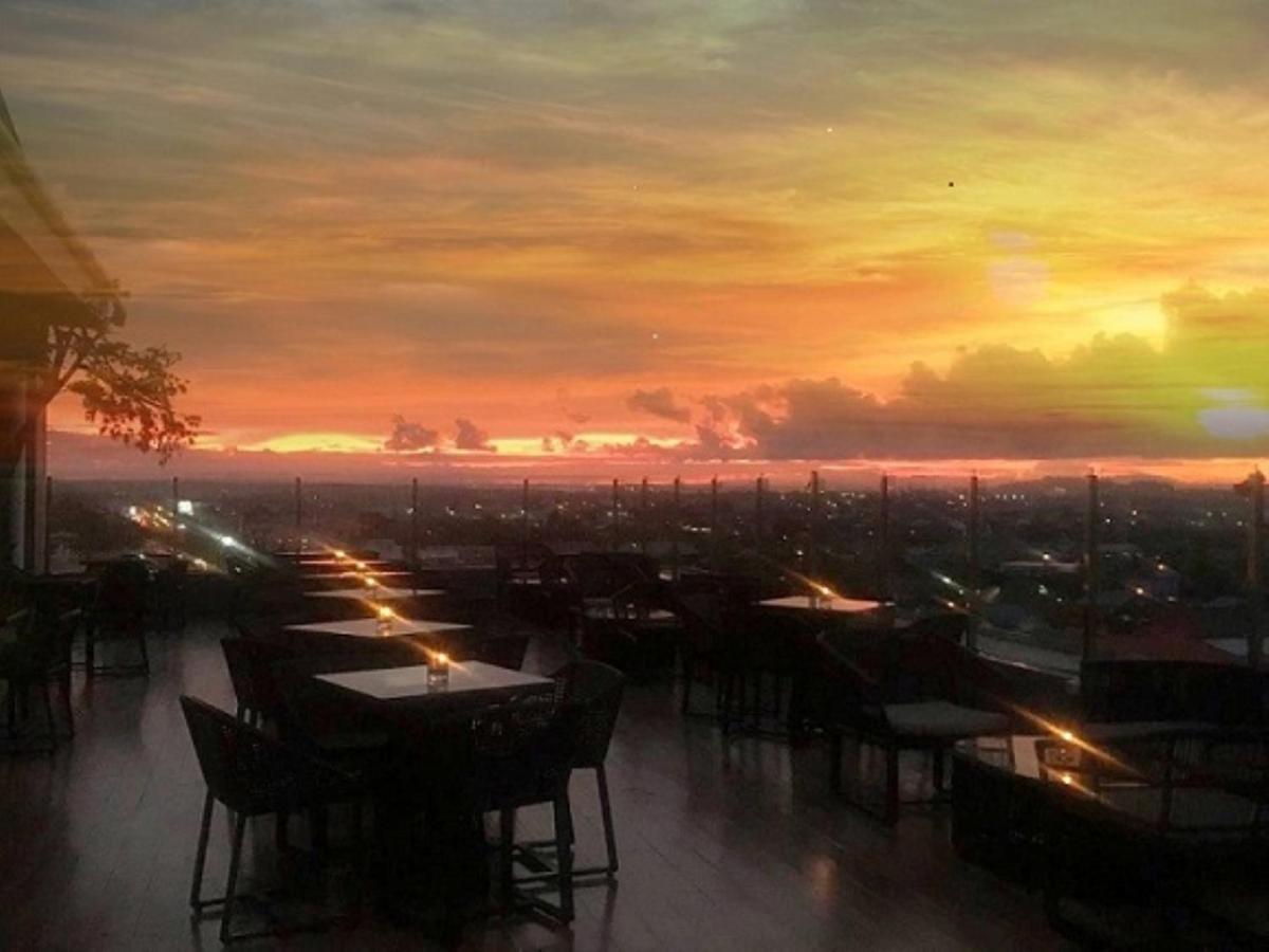 M Hotel Sorong Exterior photo